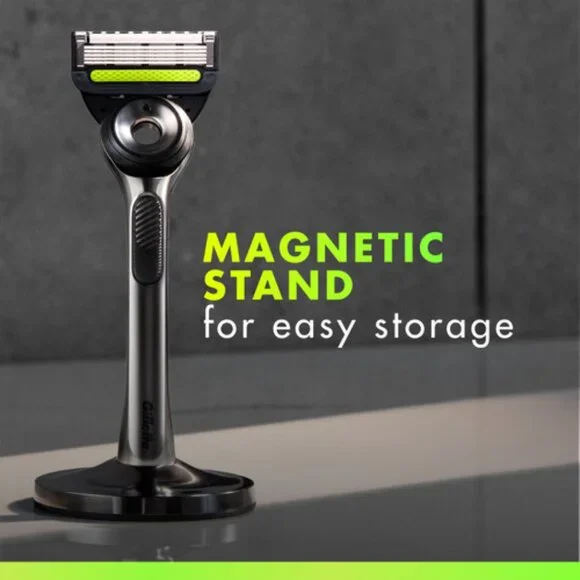 Gillette Labs Exfoliating Bar Razor with 2 Blade Refills & Magnetic Stand - Picture 2 of 7